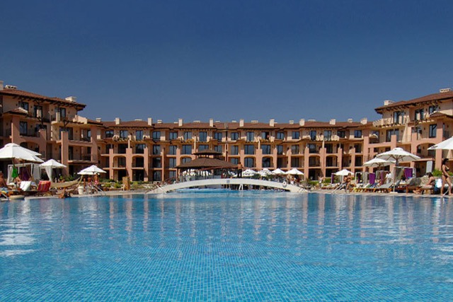 Kaliakria Hills Sea & Golf View Apartments |
A development located north of Varna | Beautiful views over the Black Sea. 
The Bulgarian golf Riviera | 400 apartments with high standards | 
Architect: Kloster & Mortenson and Stoarch Ltd.
